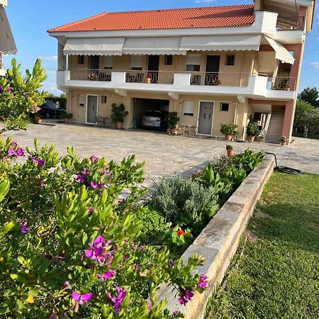 Flo'S Apartments Mesolóngion Dış mekan fotoğraf